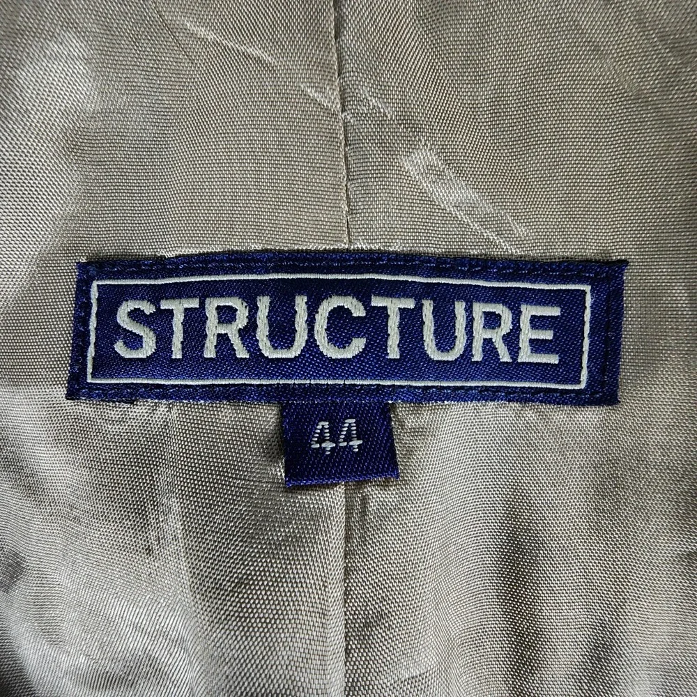 Structure this 44r
